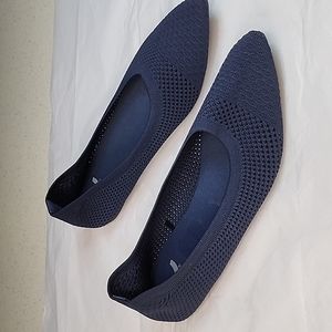 EUC REPORT FLAT SHOES SIZE 11W